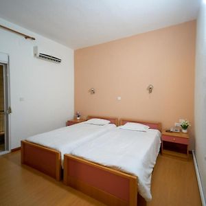 Pokój z dwoma pojedynczymi łóżkami